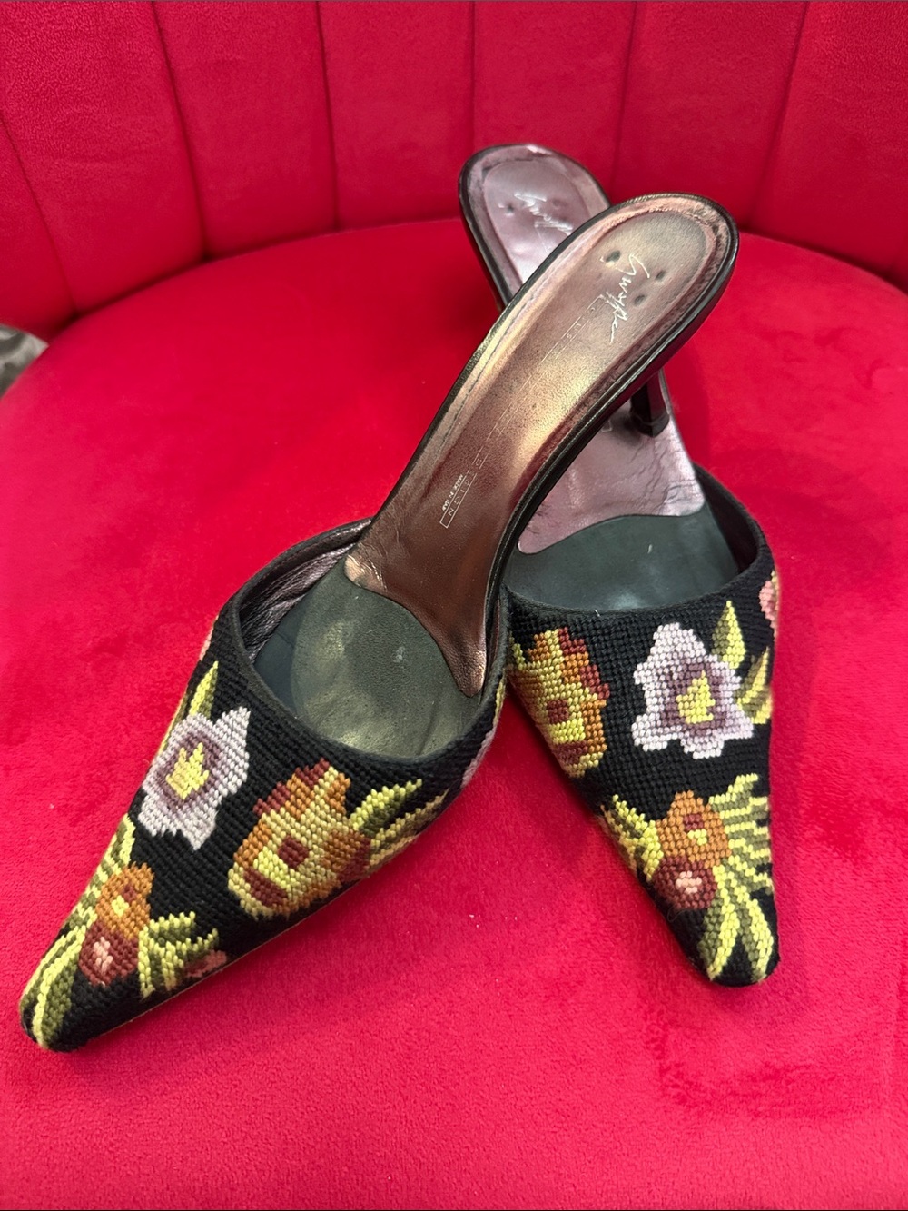 Giuseppe Zanotti Black Pointed-Toe Floral Embroidered Mules